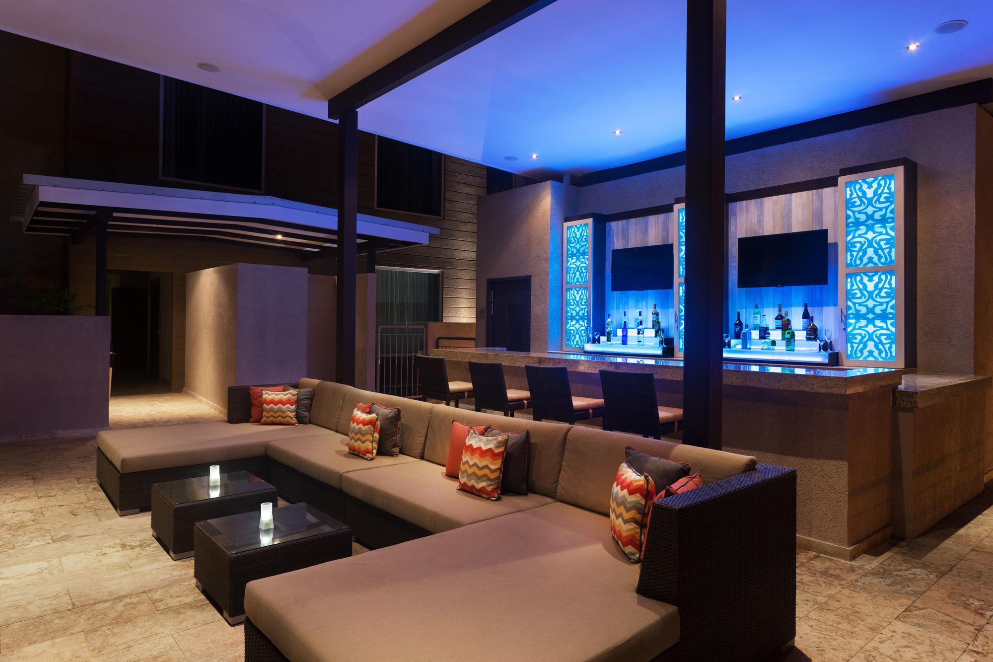 מלון Courtyard By Marriott Kingston, Jamaica מראה חיצוני תמונה