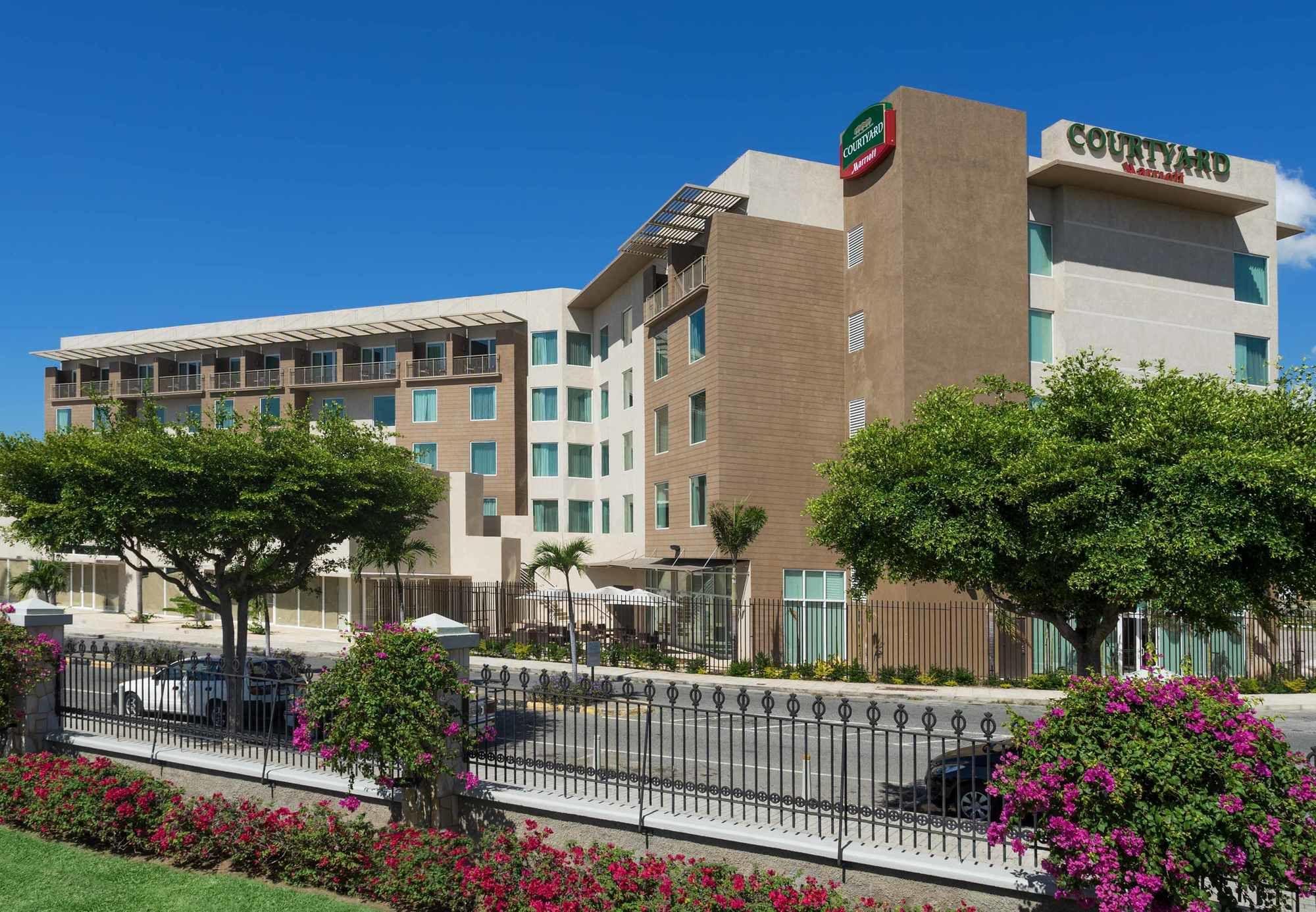 מלון Courtyard By Marriott Kingston, Jamaica מראה חיצוני תמונה