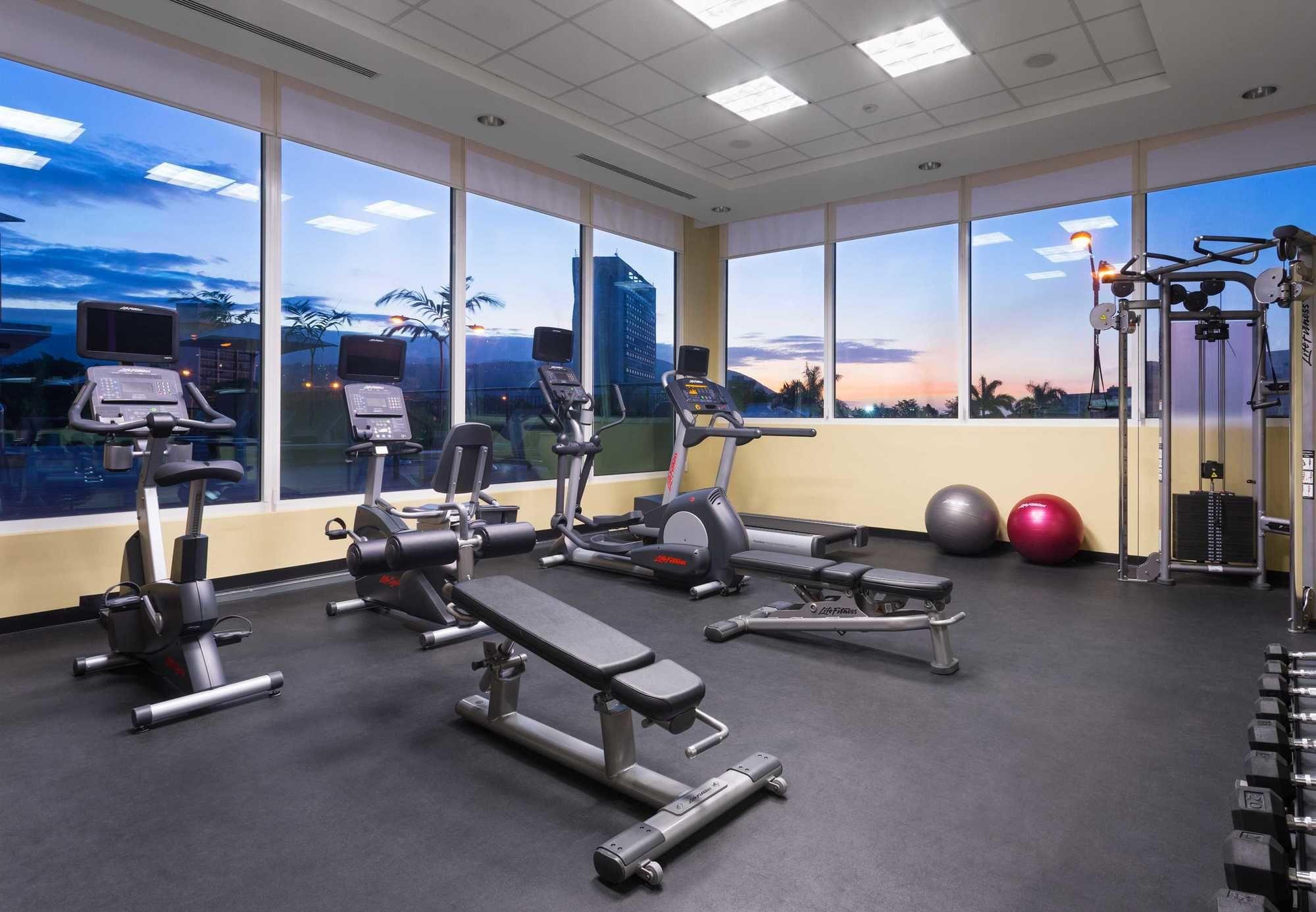 מלון Courtyard By Marriott Kingston, Jamaica מראה חיצוני תמונה
