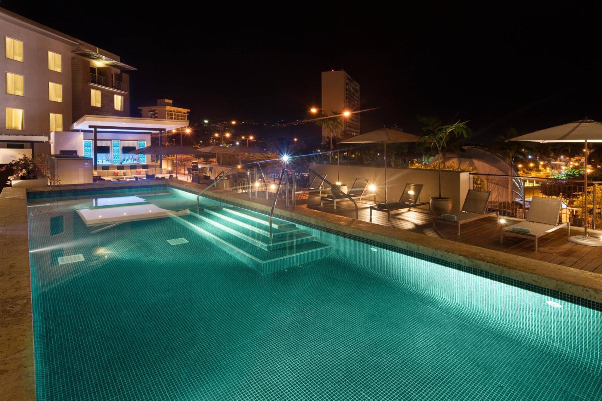 מלון Courtyard By Marriott Kingston, Jamaica מראה חיצוני תמונה