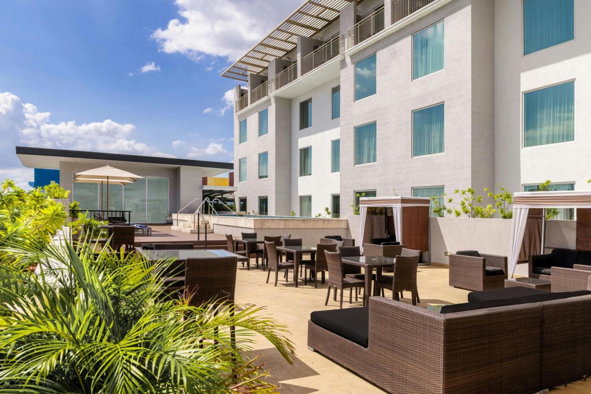 מלון Courtyard By Marriott Kingston, Jamaica מראה חיצוני תמונה