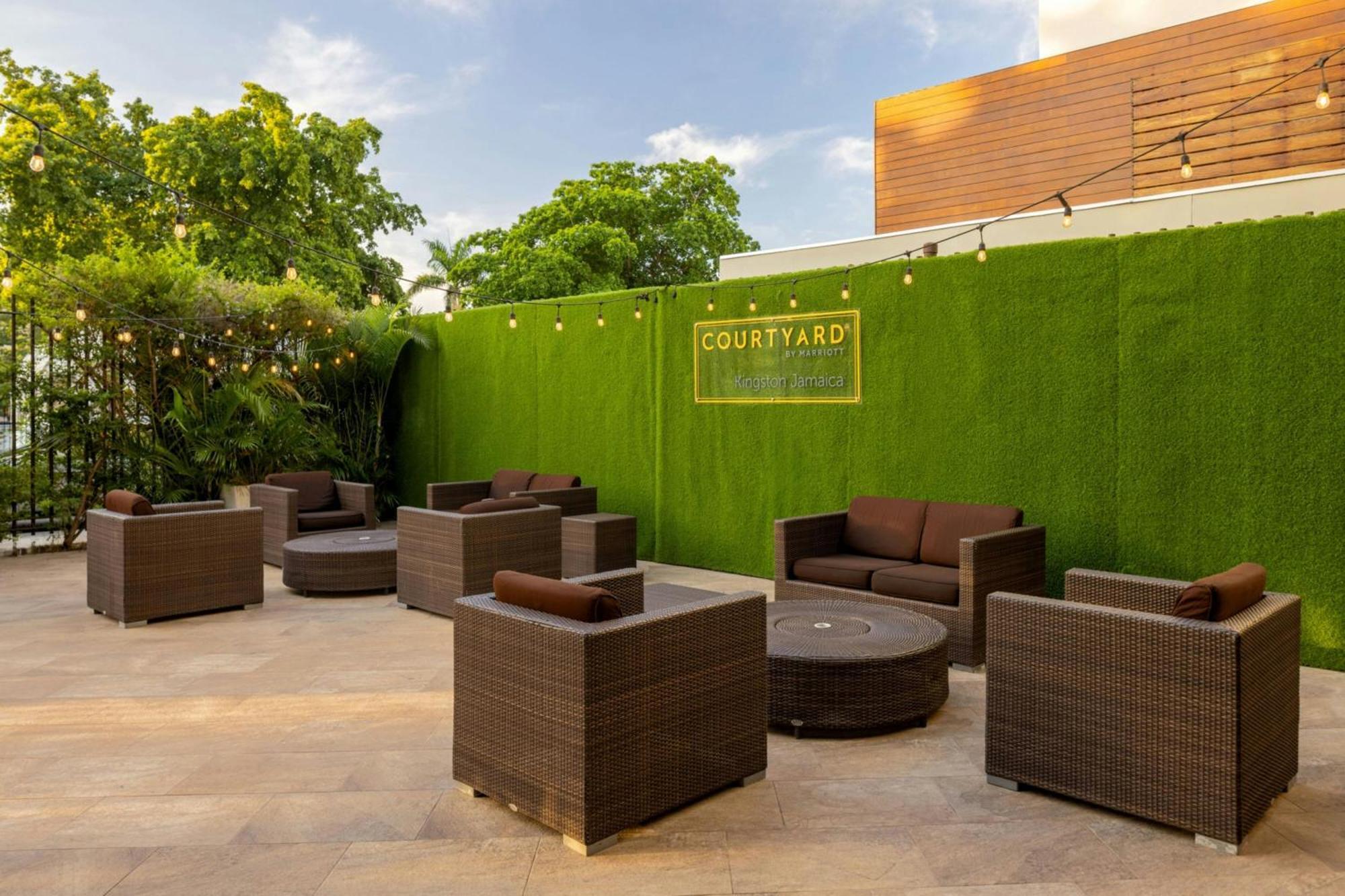 מלון Courtyard By Marriott Kingston, Jamaica מראה חיצוני תמונה