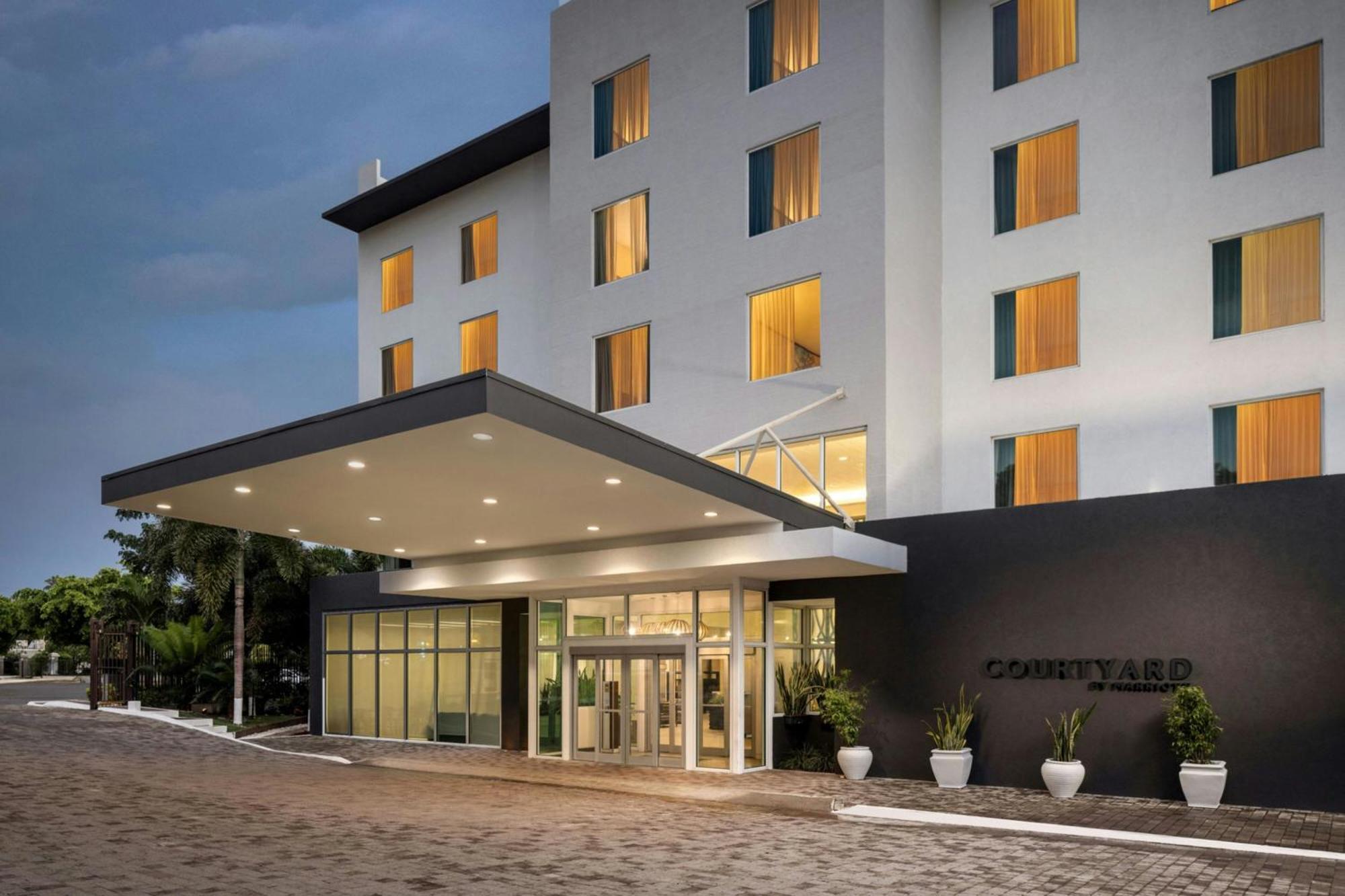 מלון Courtyard By Marriott Kingston, Jamaica מראה חיצוני תמונה