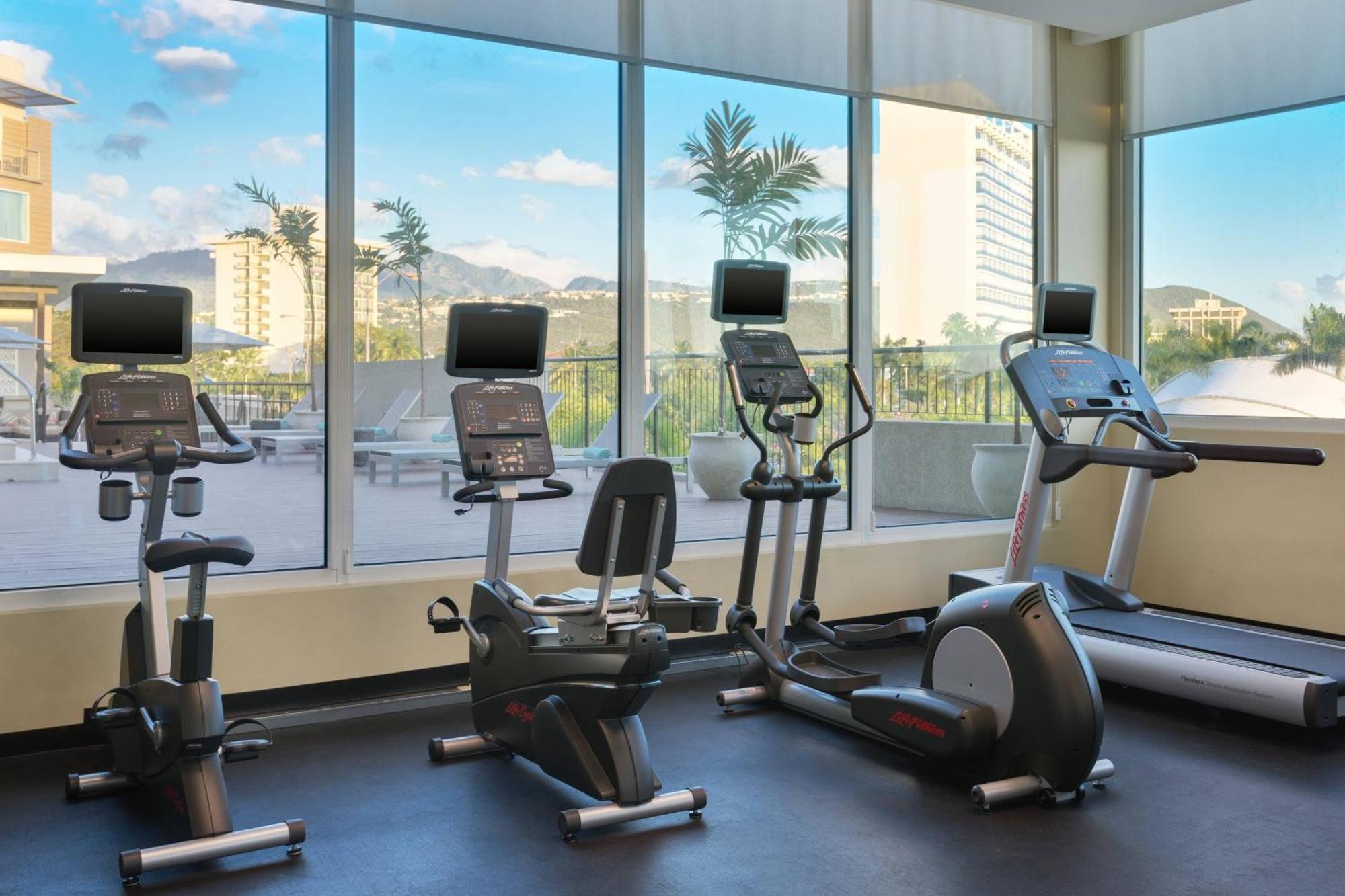 מלון Courtyard By Marriott Kingston, Jamaica מראה חיצוני תמונה